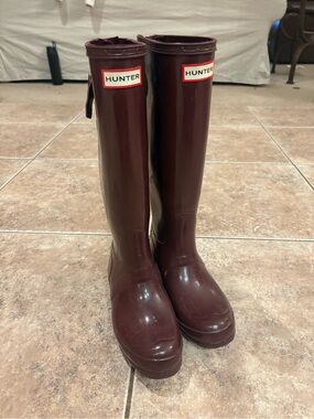 Hunter Tall Gloss Waterproof Rain Boots in Burgundy